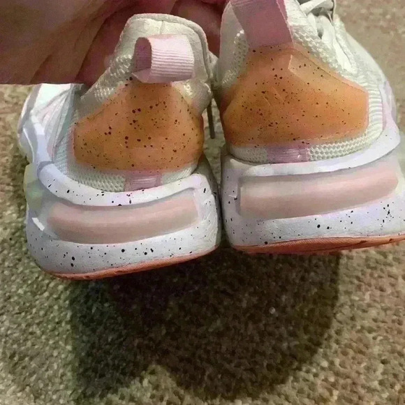 Adidas  Sneakers EUC - Picture 5 of 7